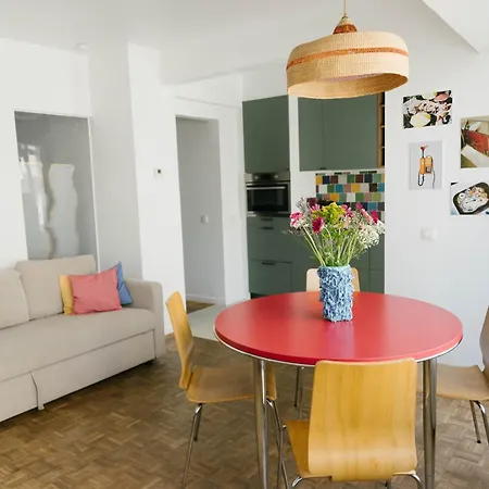 Centrally Located Close To The דירה *