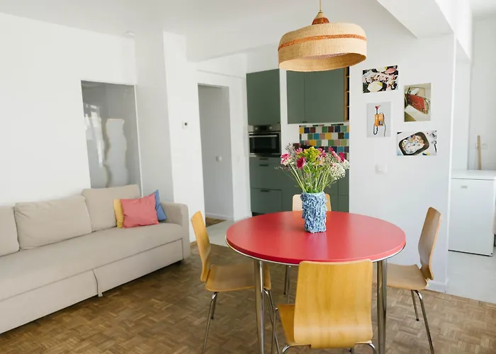 Centrally Located Close To The Appartement *